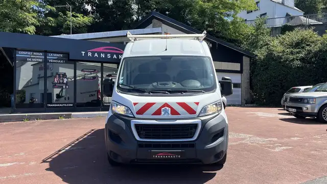 Peugeot Boxer view 2