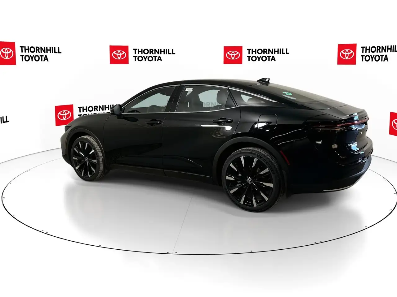 Toyota Crown снимка Toyota Crown
