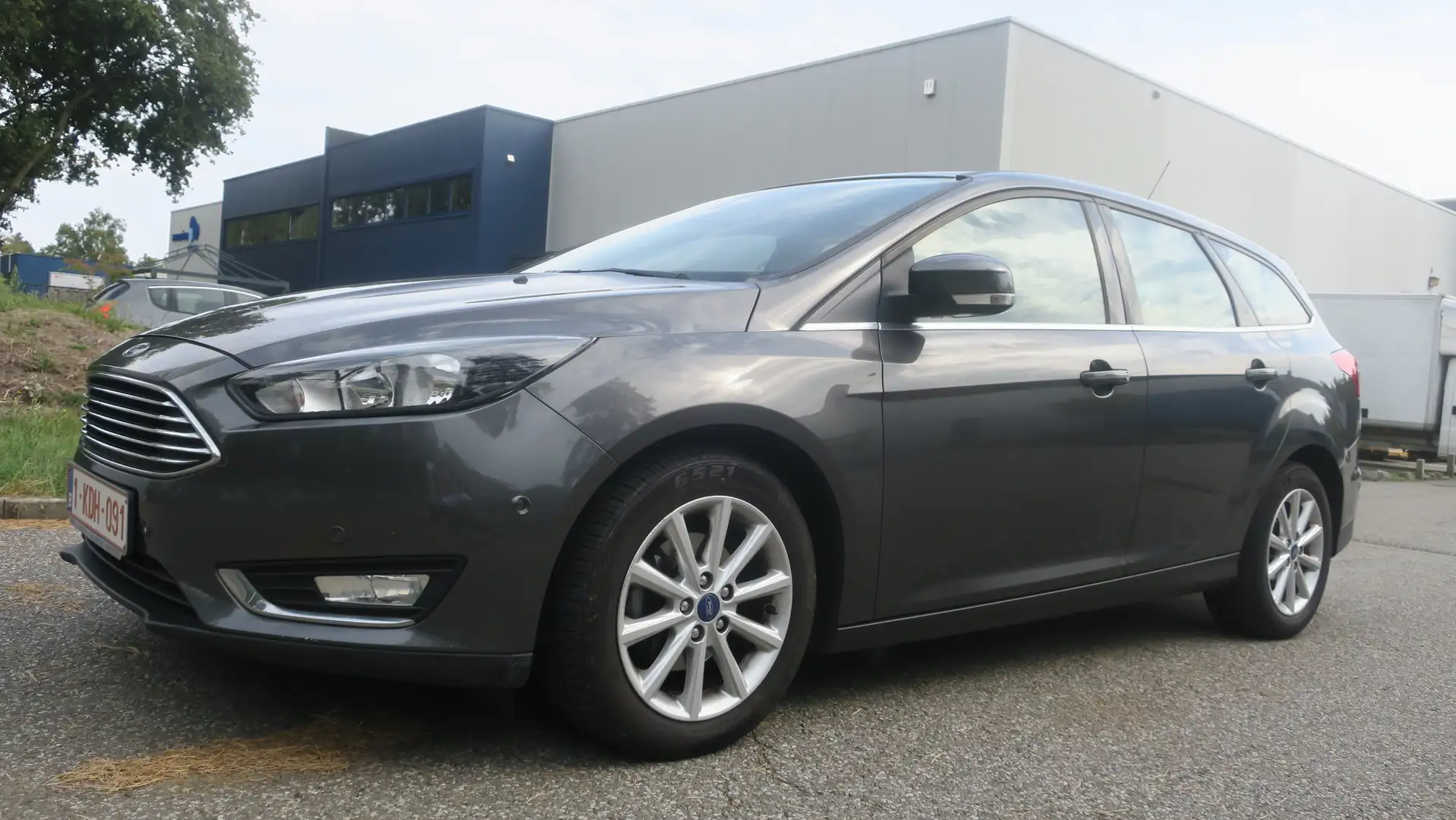 Ford Focus Turnier 1.6 TDCi DPF Start-Stopp-System Business Grijs - 1
