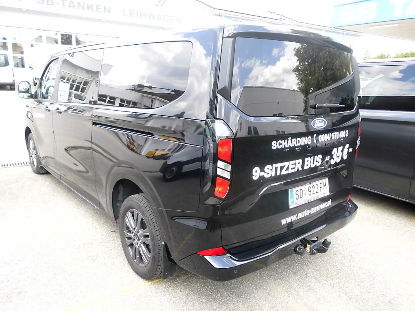 Ford Tourneo Custom Bus 2,0 EcoBlue 320 L2H1 FWD Titanium Aut. Noir - 2