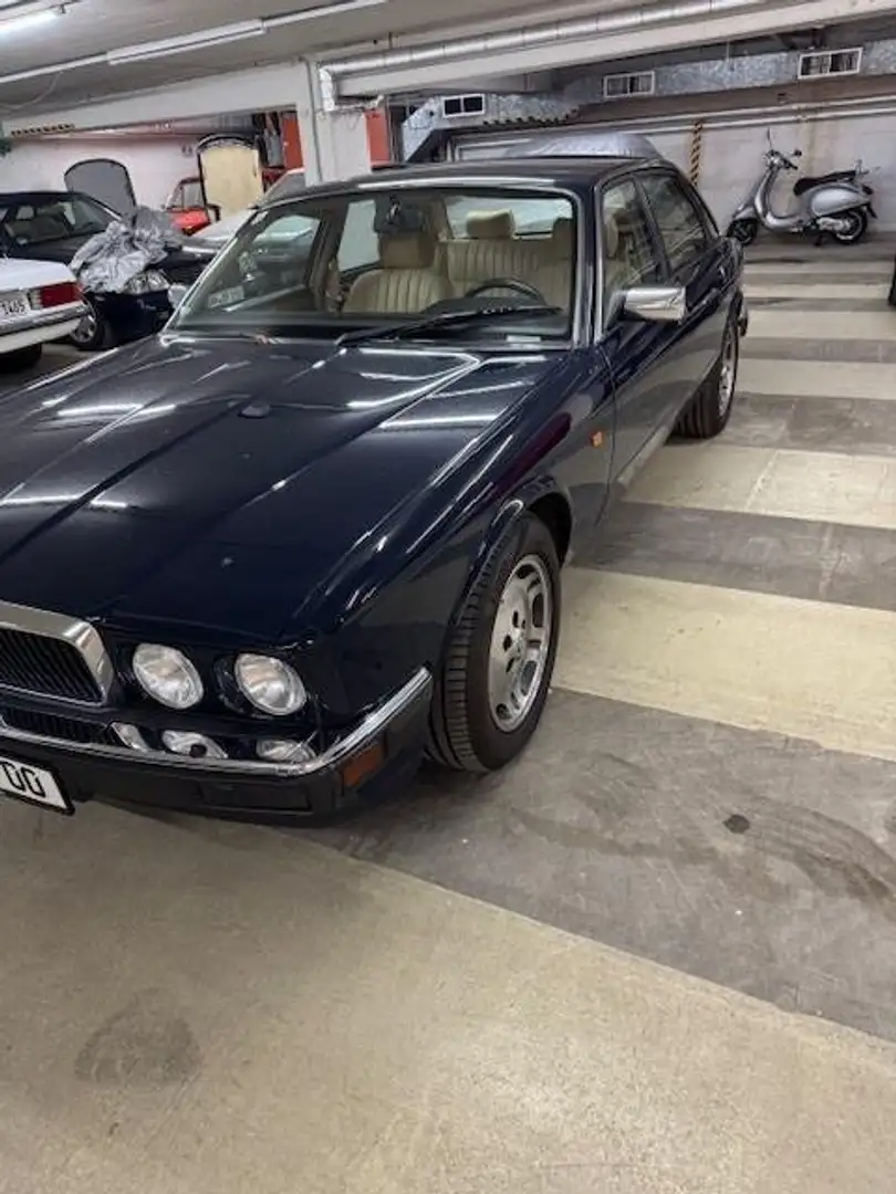Jaguar XJ40 Albastru - 1