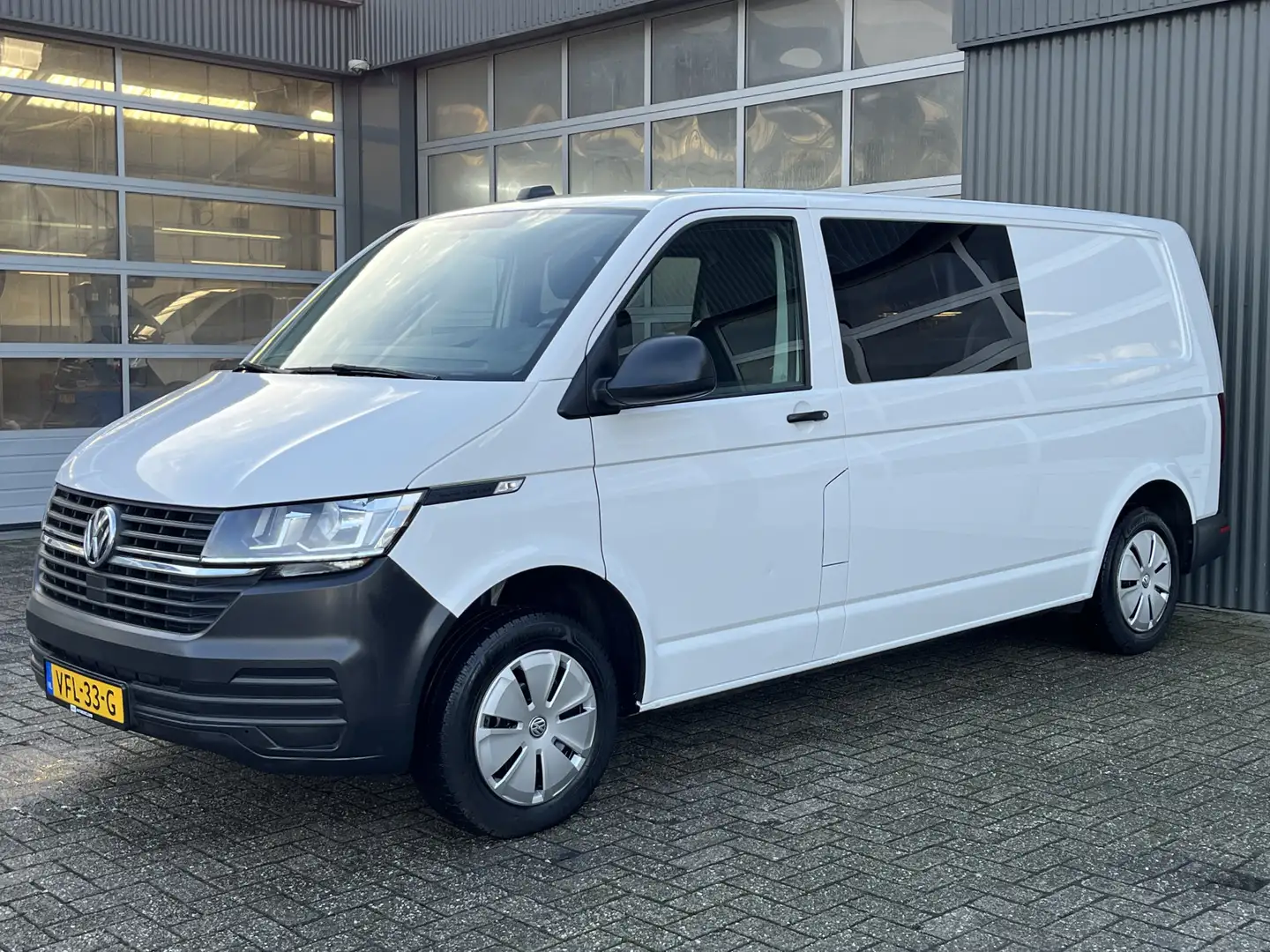 Volkswagen T6.1 Transporter 2.0 TDI L2H1 30 DC Airco Cruise controle Telefoonv Wit - 2