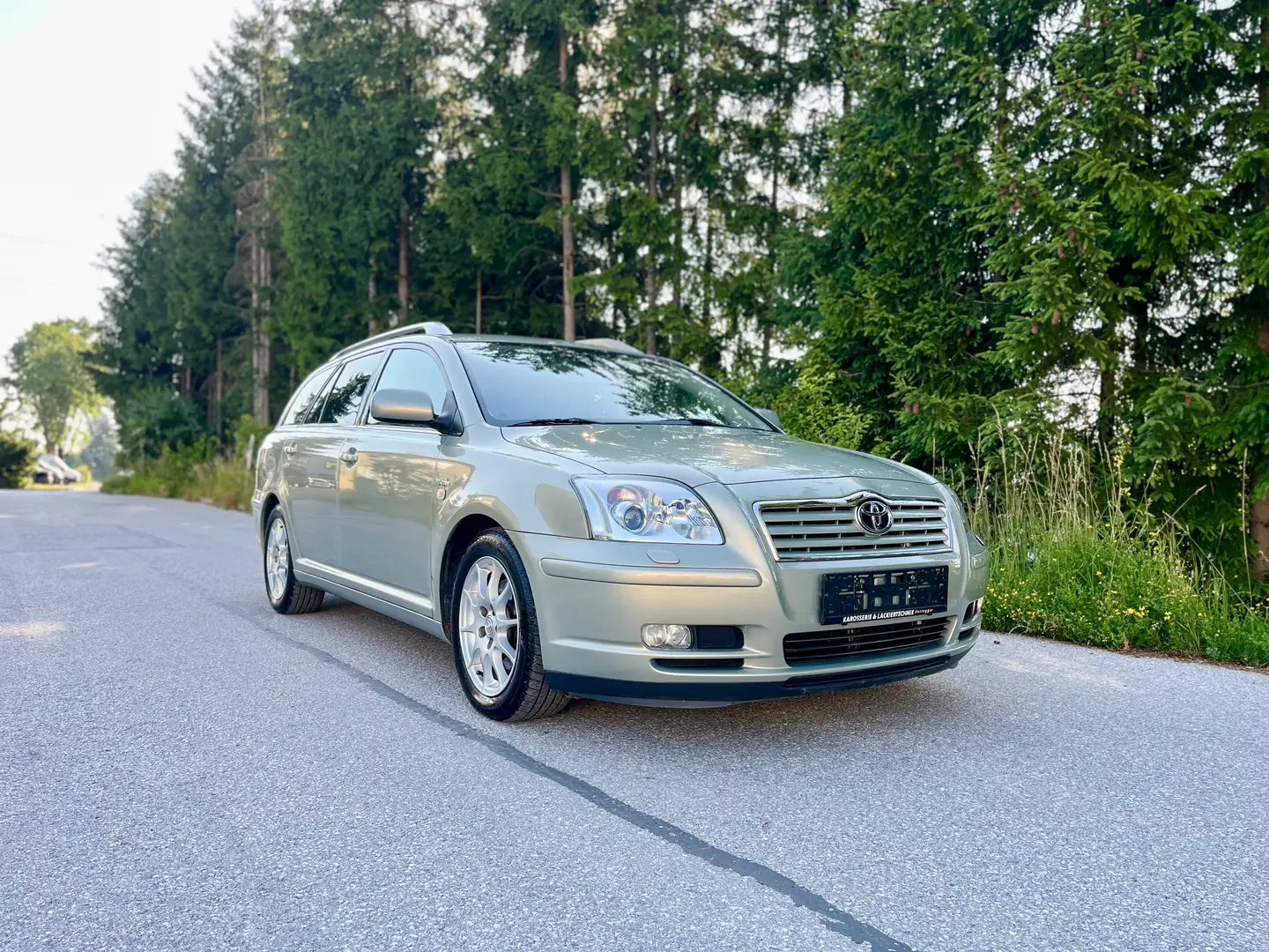 Toyota Avensis 2,2 D-CAT Linea Sol neues Pickerl Vert - 1