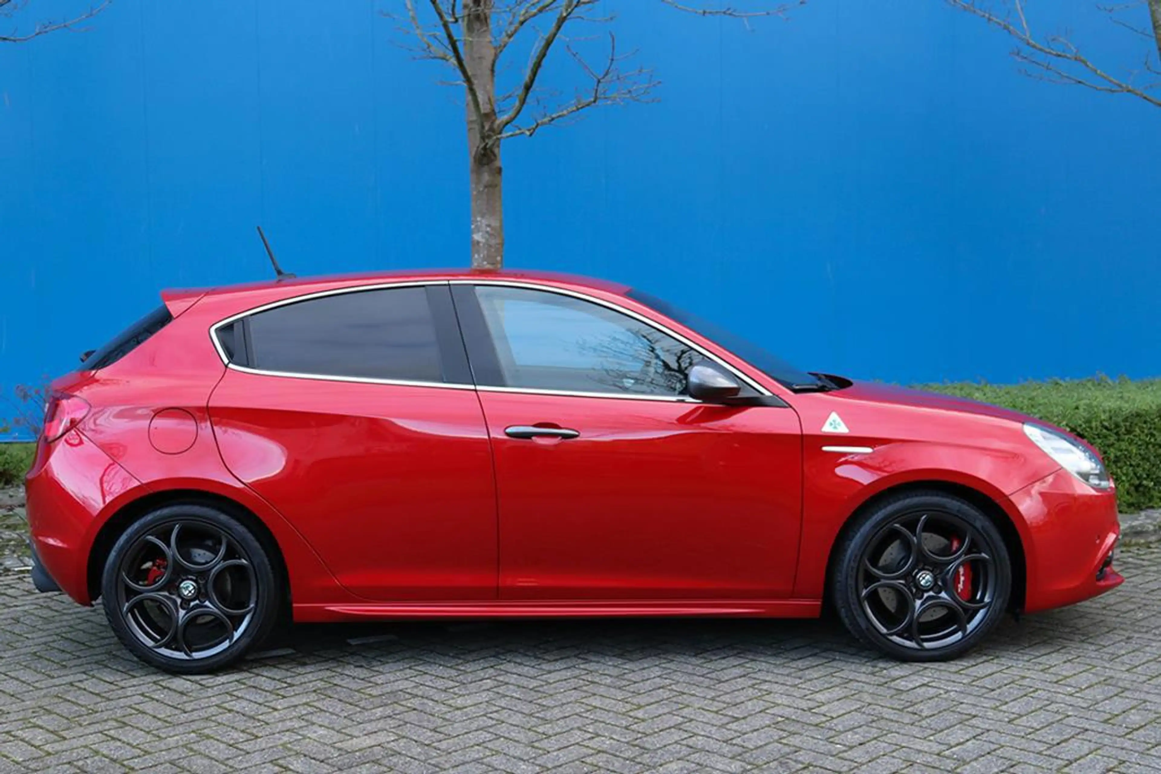 Alfa Romeo Giulietta 1.7 TBi QV Competizione Rosso — photo 2
