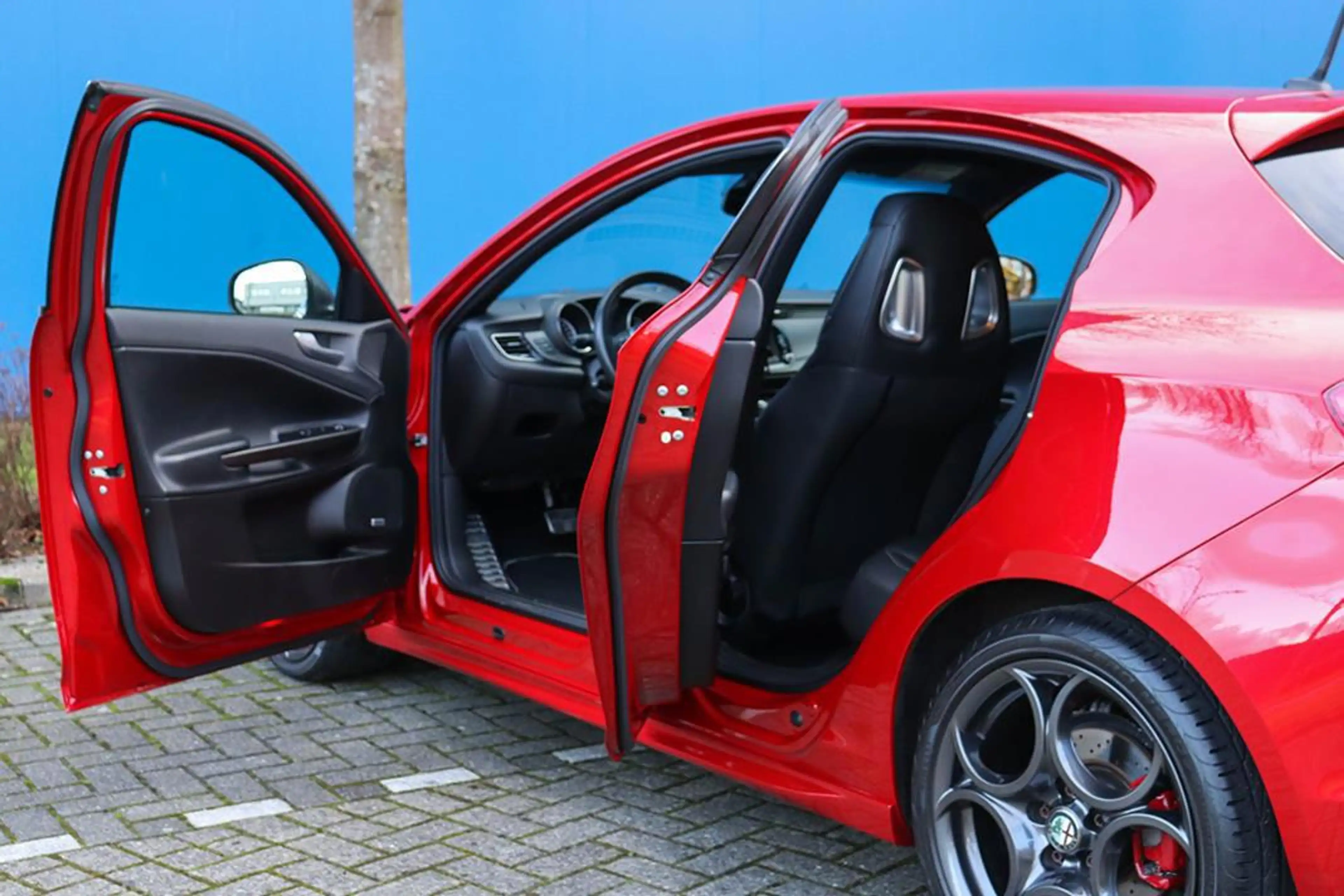Alfa Romeo Giulietta 1.7 TBi QV Competizione Rosso — photo 9