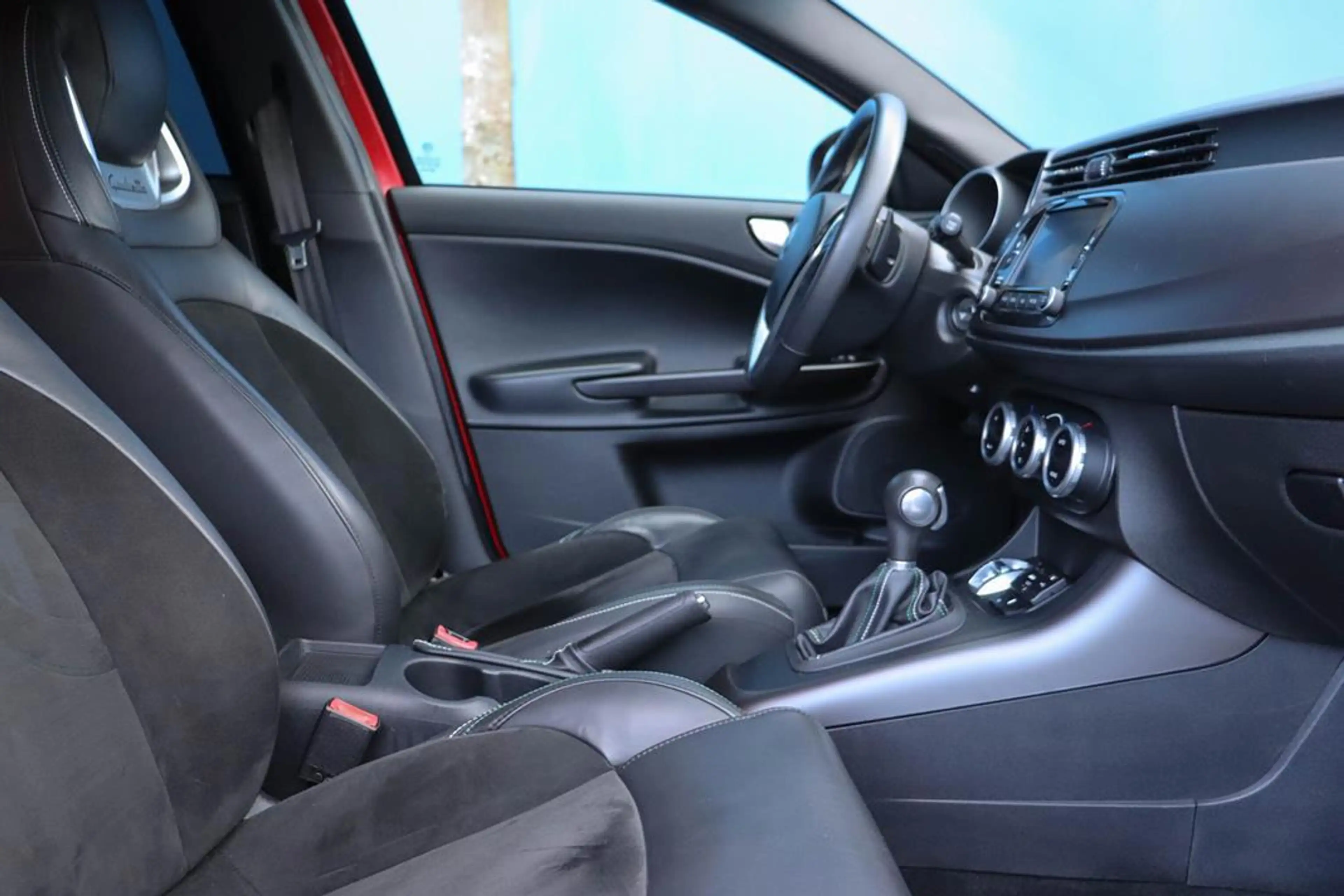 Alfa Romeo Giulietta 1.7 TBi QV Competizione Rosso — photo 11