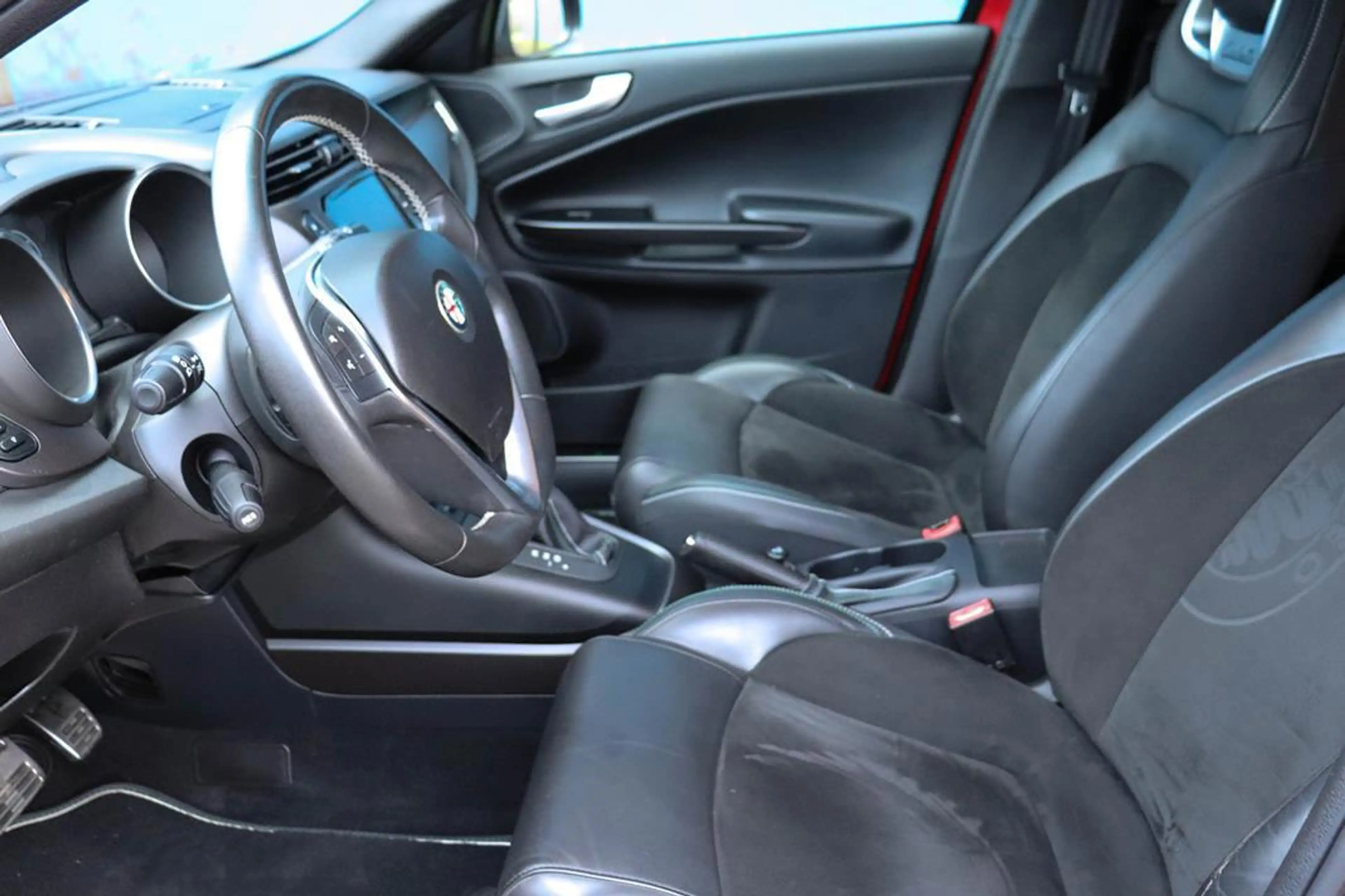 Alfa Romeo Giulietta 1.7 TBi QV Competizione Rosso — photo 10