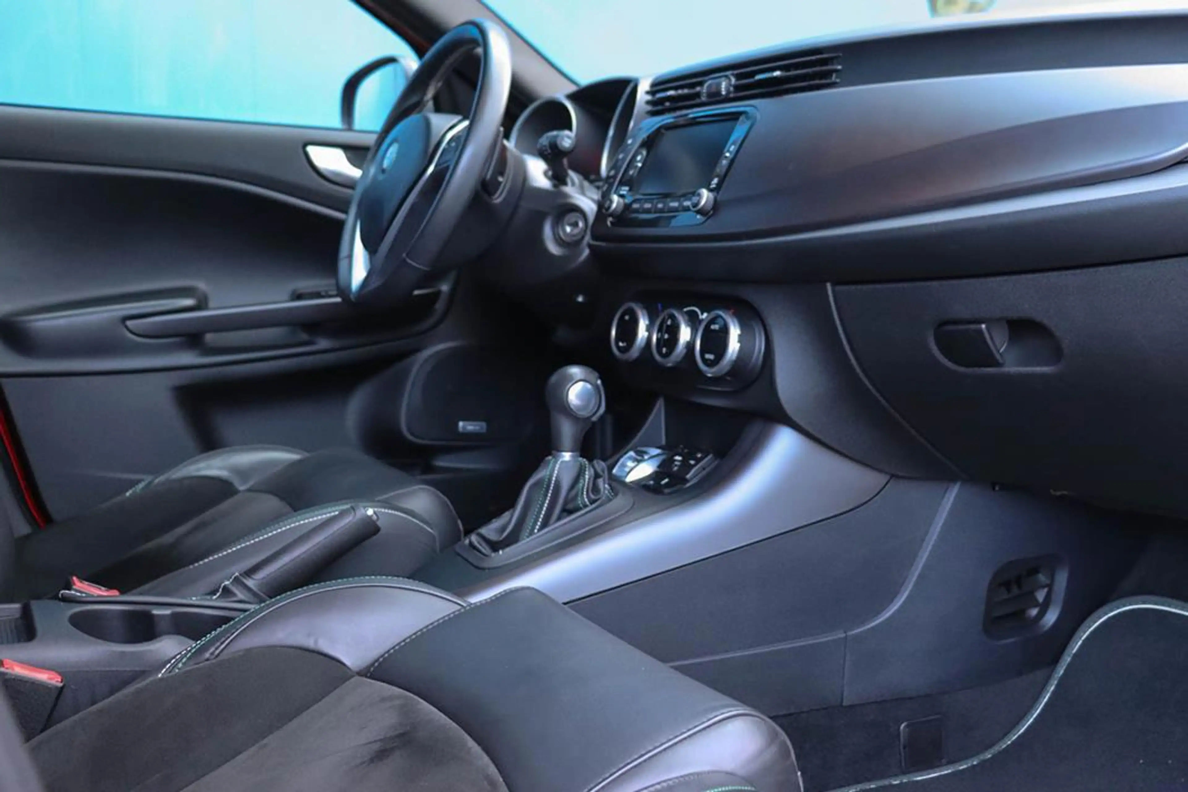 Alfa Romeo Giulietta 1.7 TBi QV Competizione Rosso — photo 12
