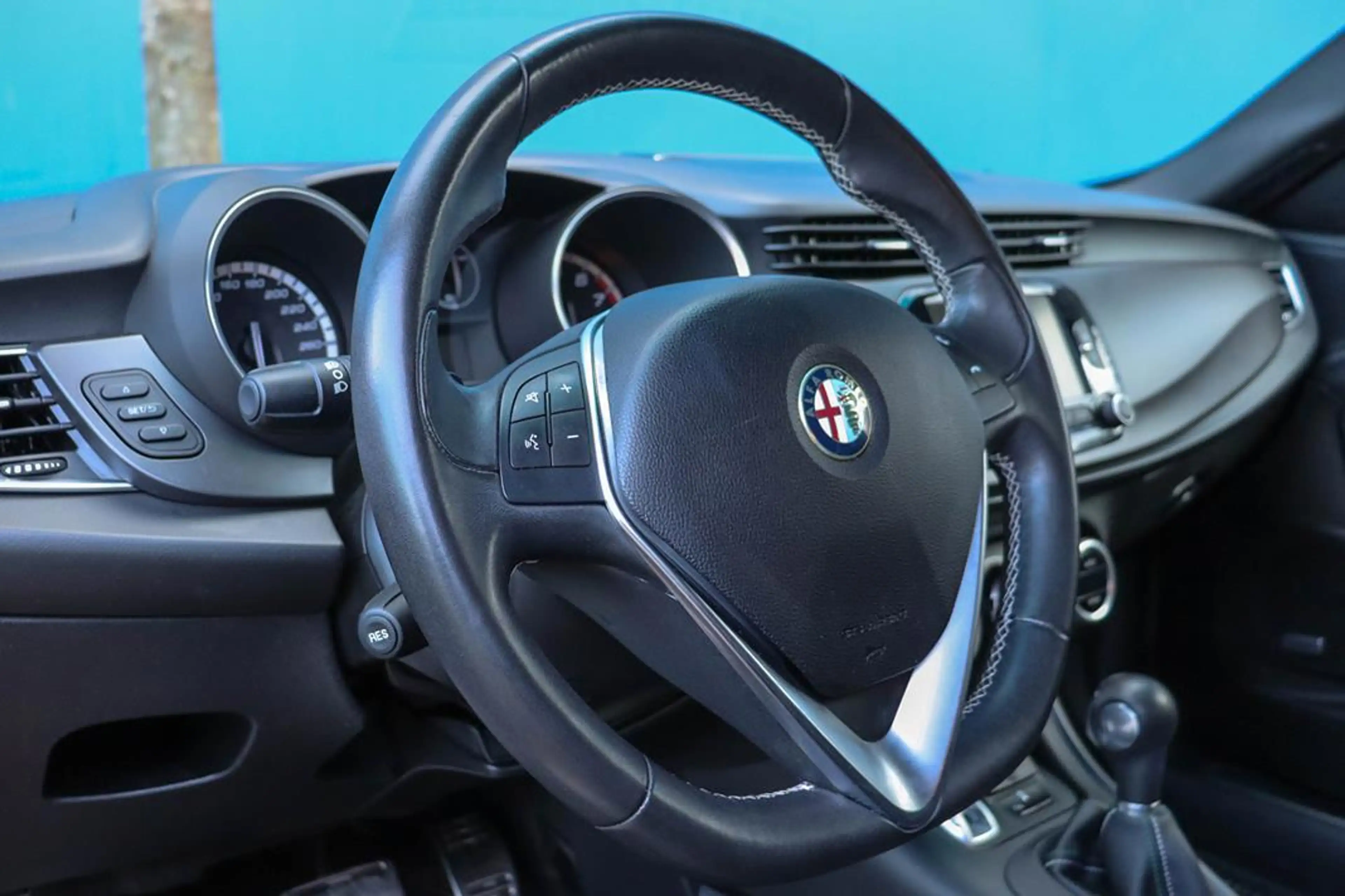 Alfa Romeo Giulietta 1.7 TBi QV Competizione Rosso — photo 14
