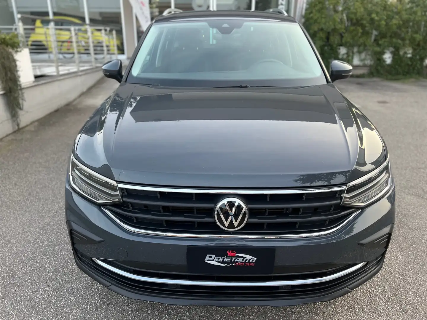 Volkswagen Tiguan 2.0 tdi Life 4motion 150cv DSG LED/NAVI/PDC PERF. Grijs - 2