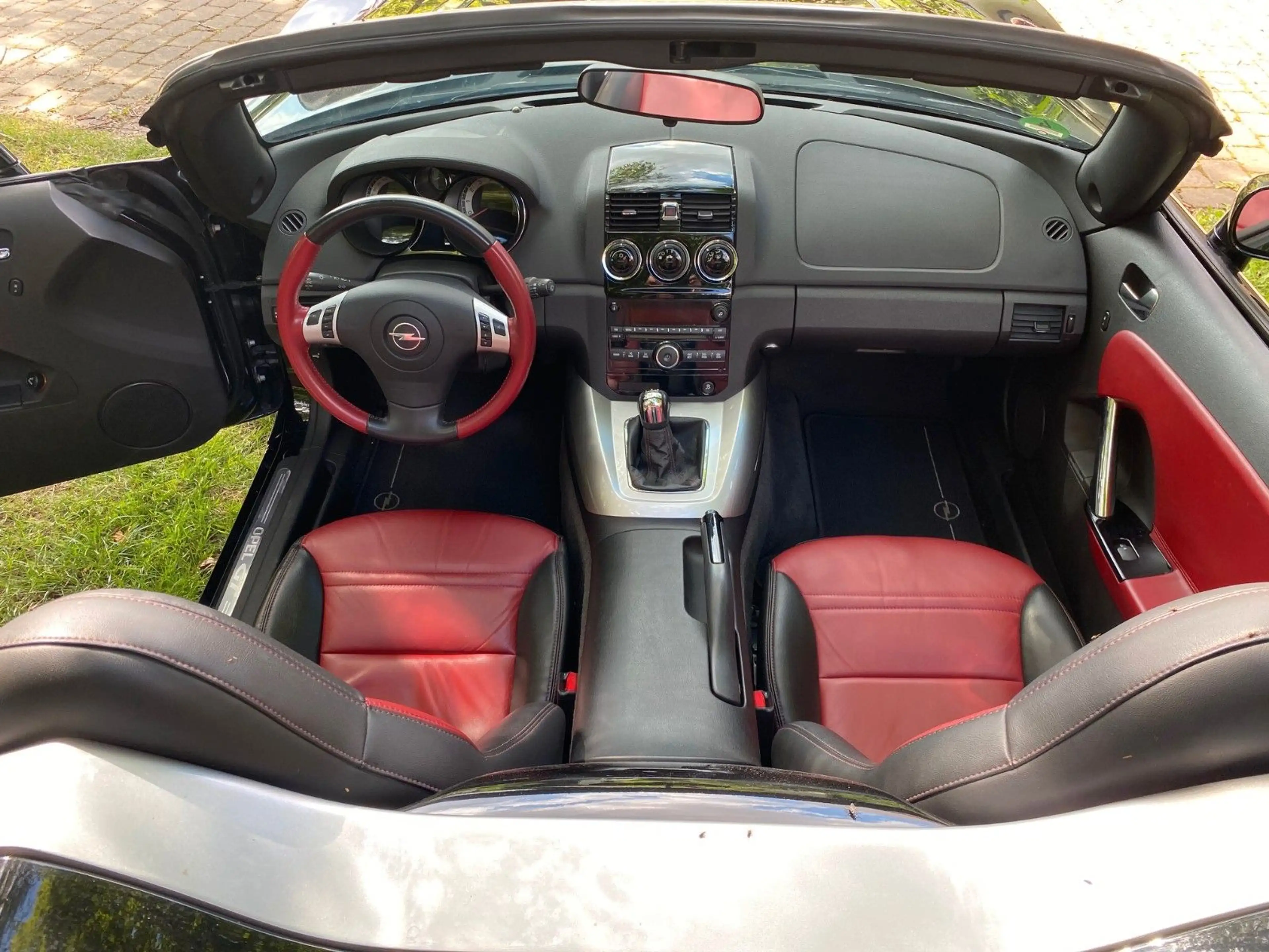 Opel GT 2.0 Turbo — photo 15