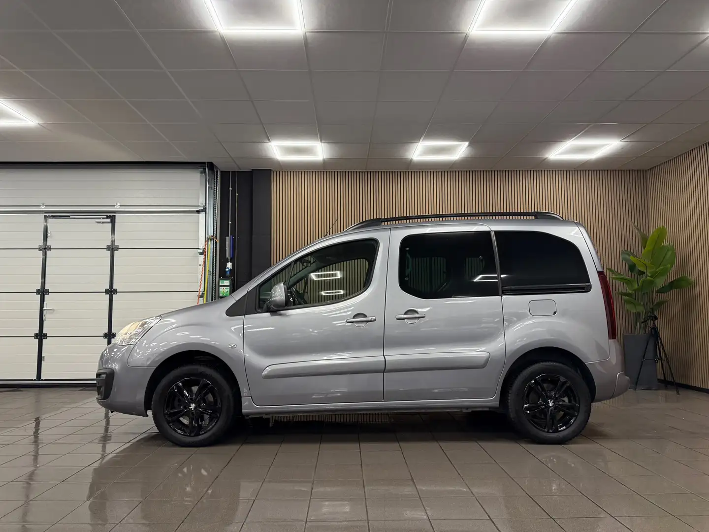 Peugeot Partner Tepee 1.2 PureTech Allure * Trekhaak / Camera / Na Grijs - 2