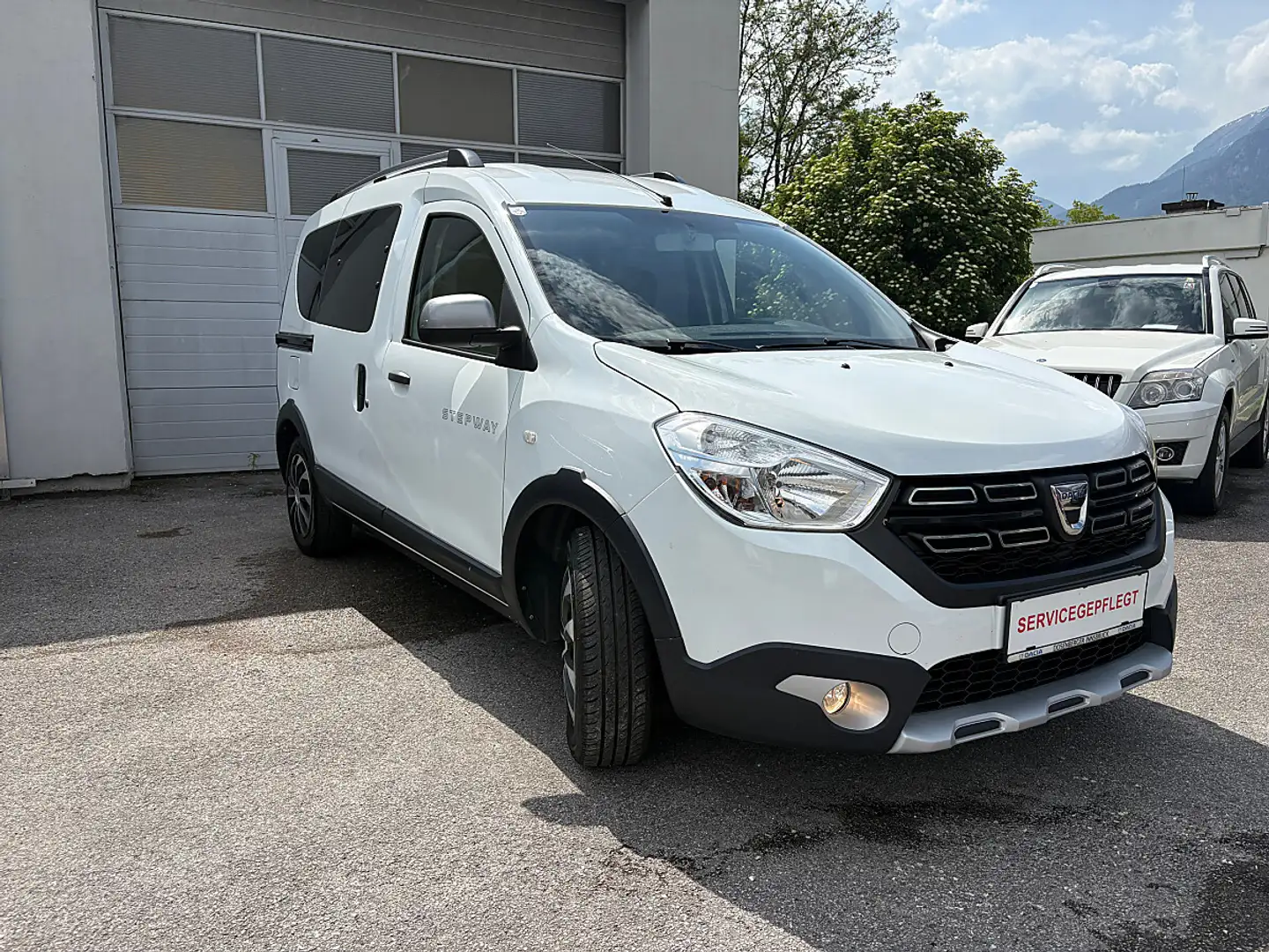 Dacia Dokker Stepway TCe 115 S&S Weiß - 2