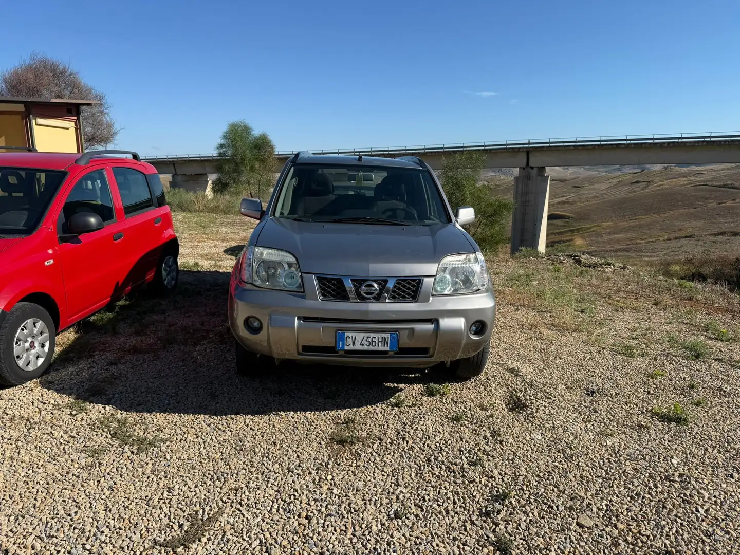 Nissan X-Trail X-Trail 2.2 dci Wild 4x2 FL Silber - 1