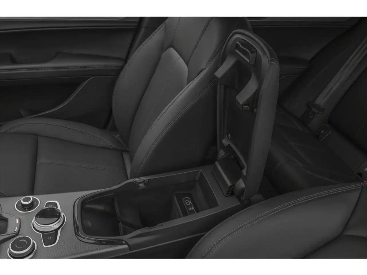 Alfa Romeo Stelvio снимка Alfa Romeo Stelvio