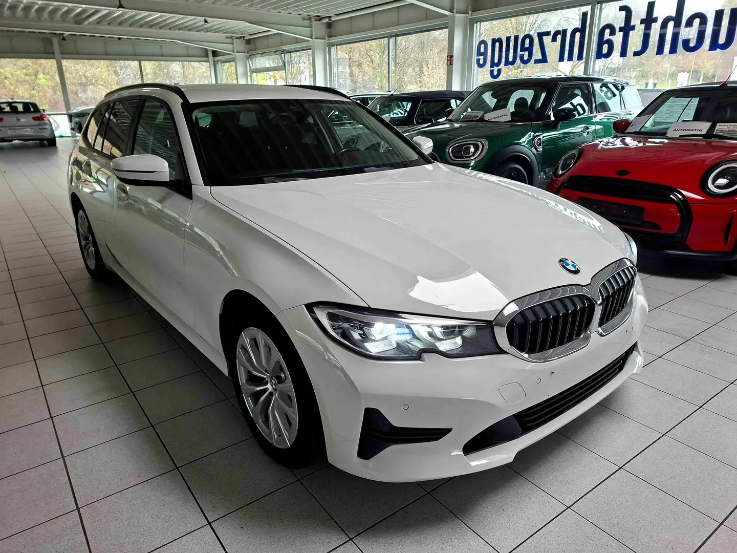 BMW 320 320d Touring xDrive Aut. Navi LiveCockpit Prof AHK Weiß - 2