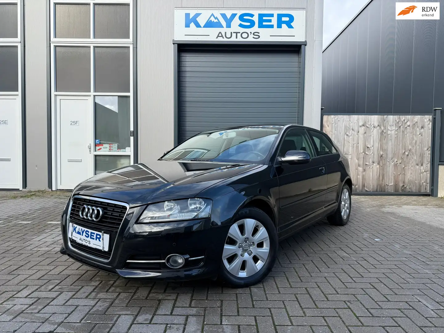 Audi A3 Sportback 1.2 TFSI Stoelverw Cruise ECC/Airco PDC Schwarz - 1