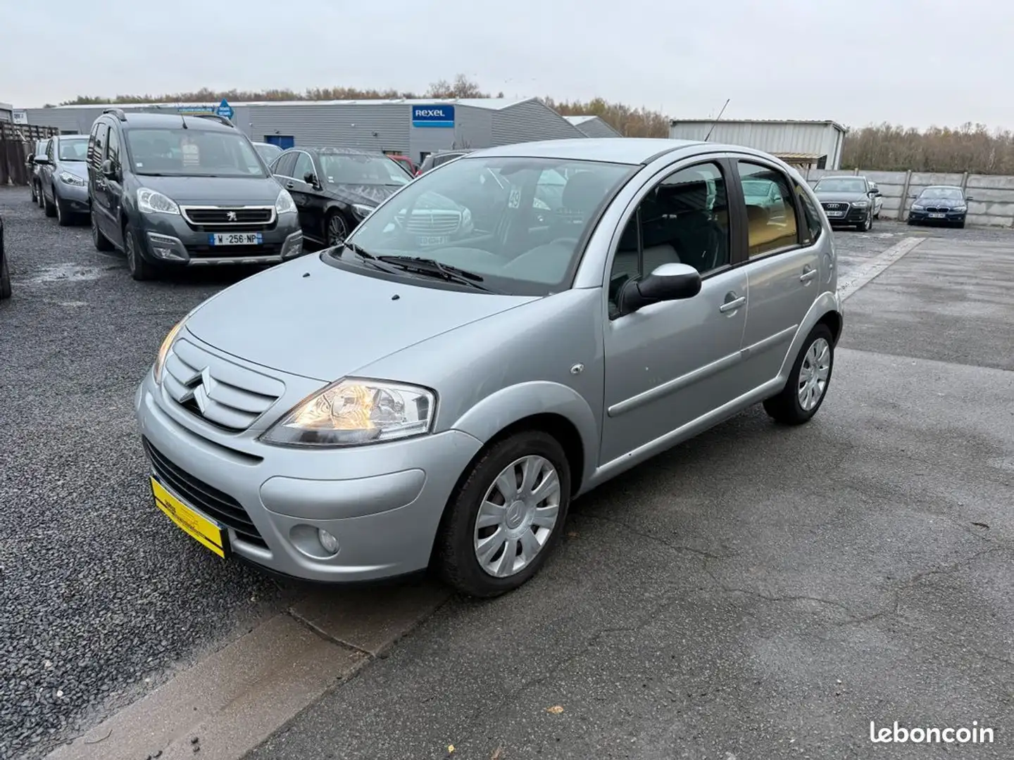 Citroen C3 Citroën 1l4 HDI 70 chx « exclusive » Gris - 2
