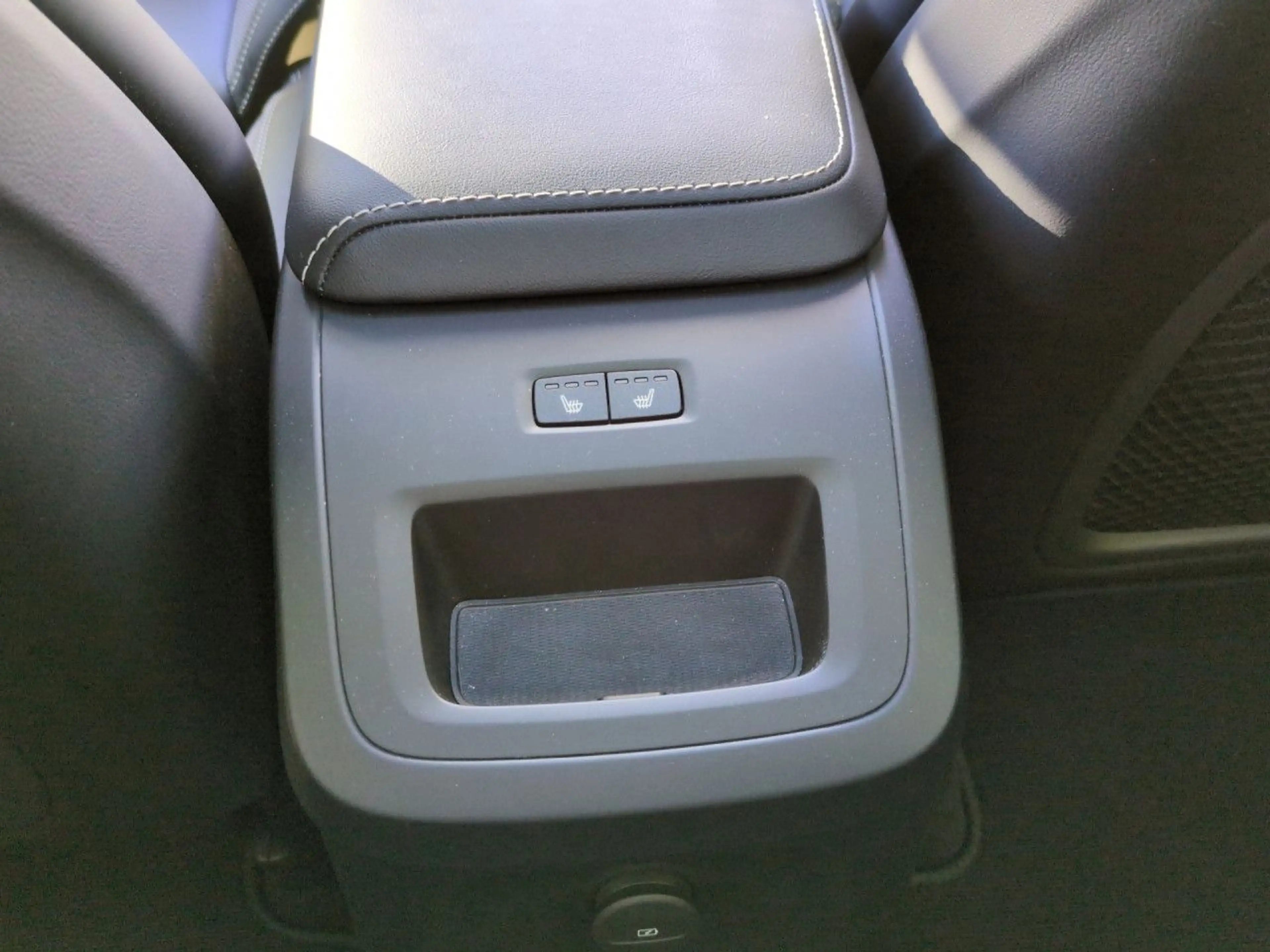 Volvo XC60 XC 60 Plus Black Edition Recharge Plug-In Hybrid A — photo 23