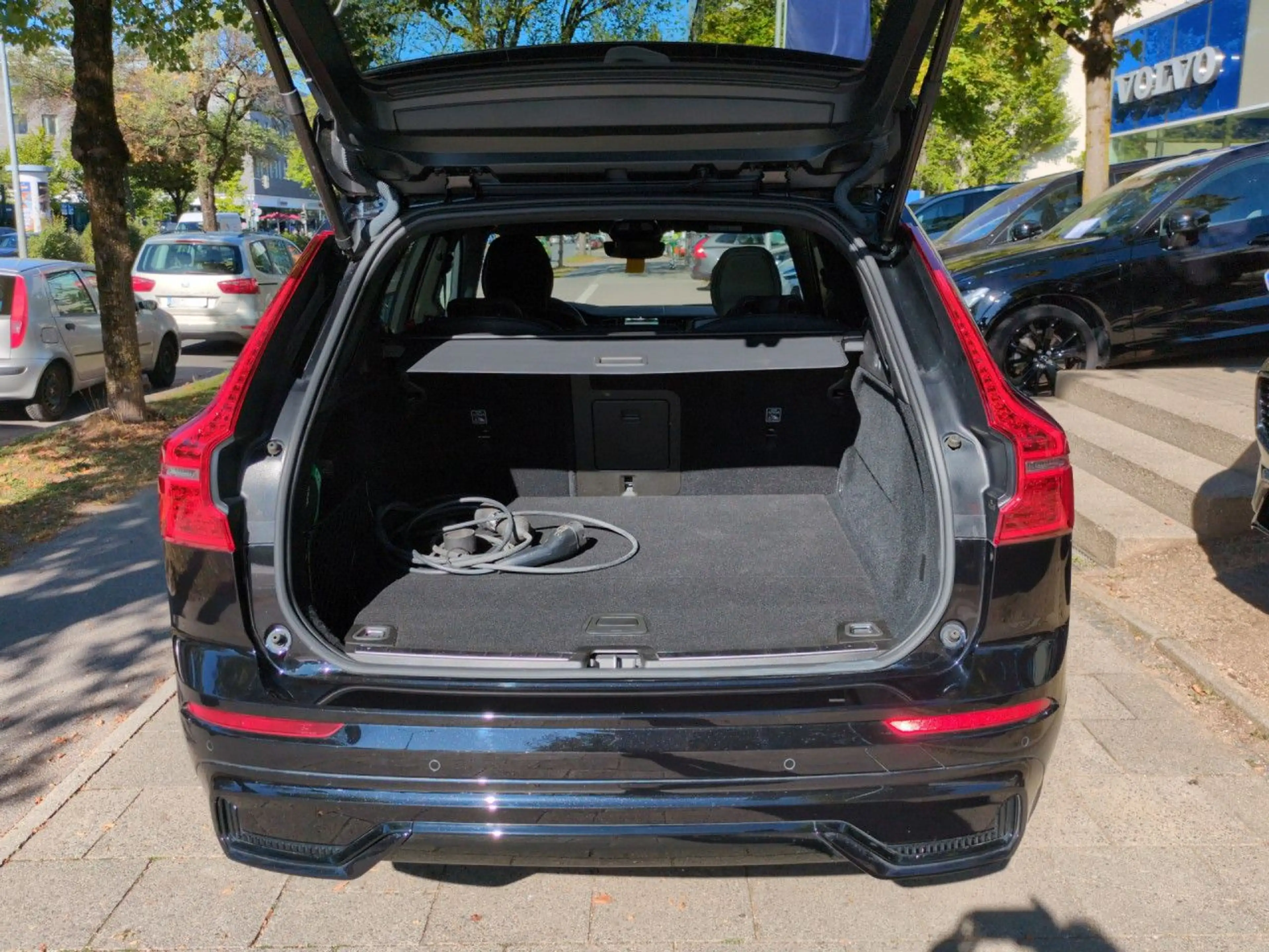 Volvo XC60 XC 60 Plus Black Edition Recharge Plug-In Hybrid A — photo 22