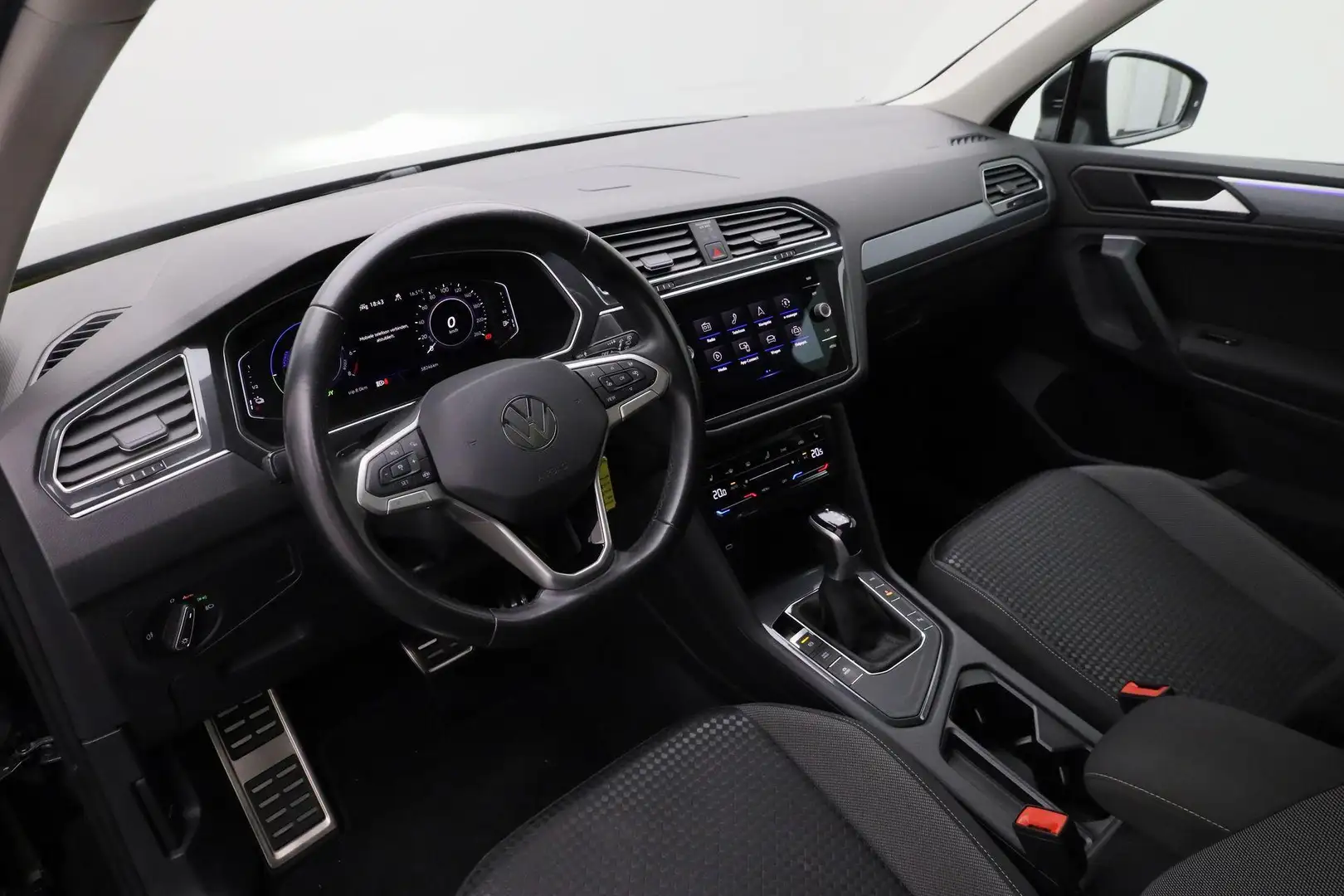 Volkswagen Tiguan 1.4 TSI 245 pk DSG eHybrid Active Business | Panor Zwart - 2