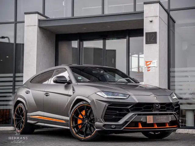 Lamborghini Urus 4.0 V8 Graphite Capsule / 4-Seats / B&O 3D / Akra