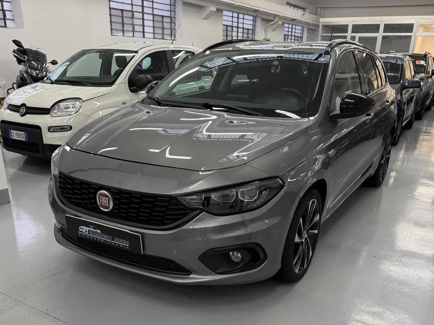 Fiat Tipo Tipo SW II 2016 SW 1.6 mjt S-Design s Gris - 2