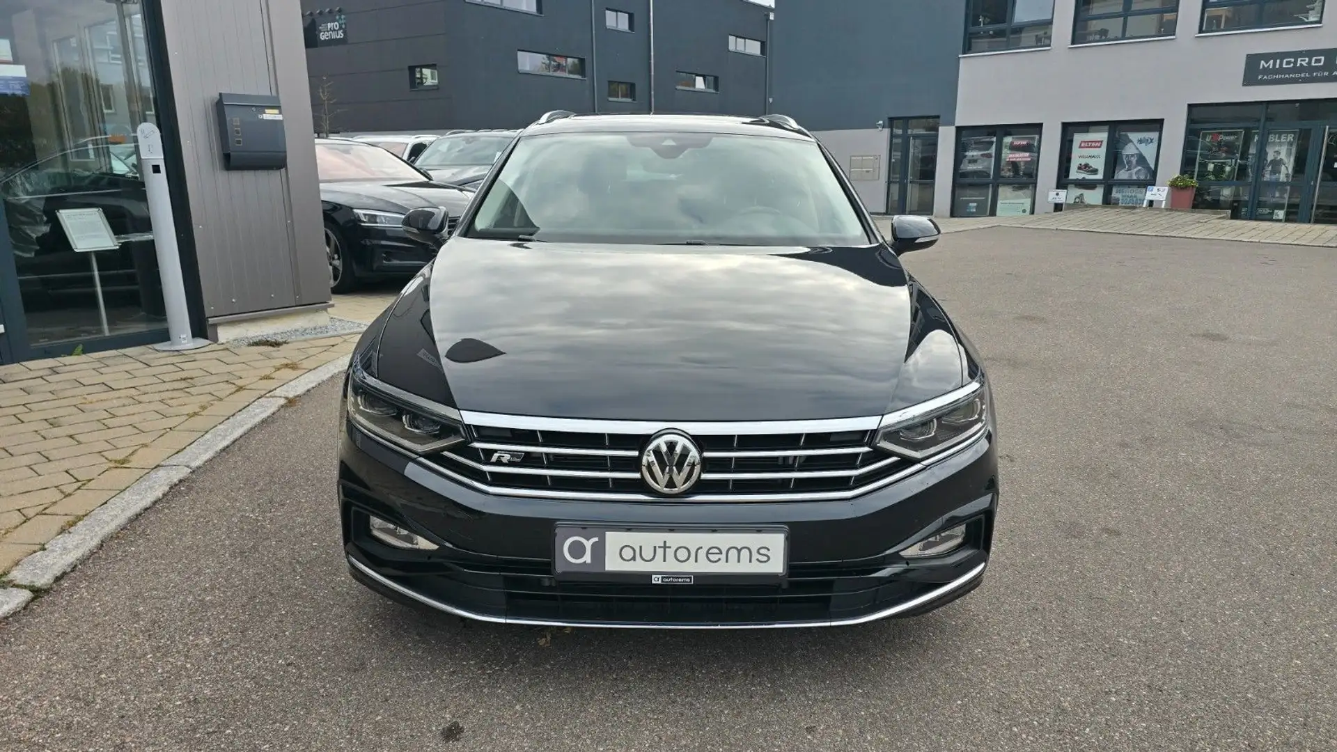 Volkswagen Passat R-Line*PANO*AHK*LED*ASSIST*ACC* Schwarz - 2