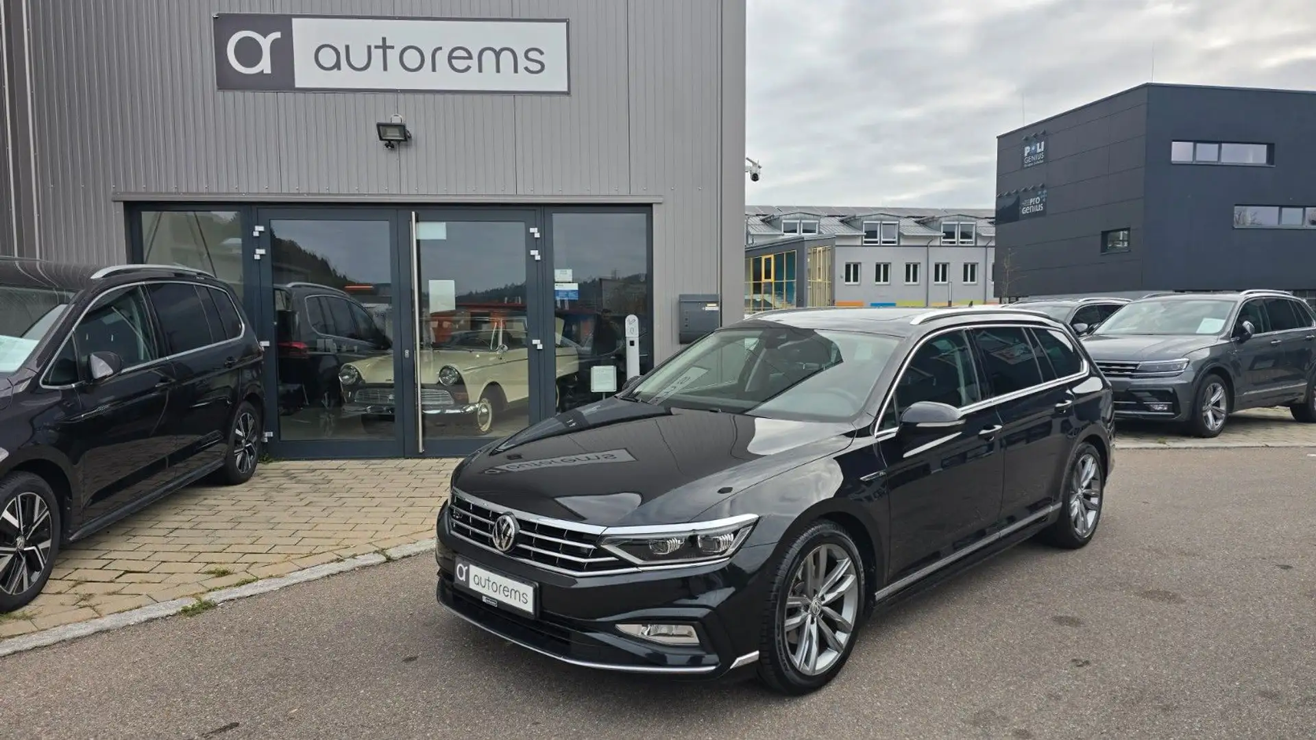Volkswagen Passat R-Line*PANO*AHK*LED*ASSIST*ACC* Schwarz - 1