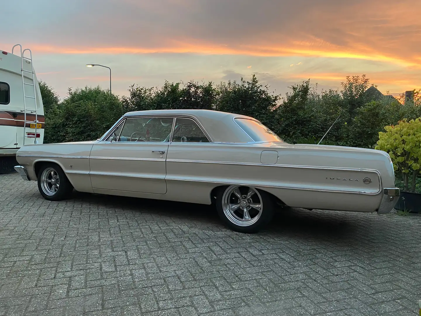 Chevrolet Impala Sportscoupe Beige - 1