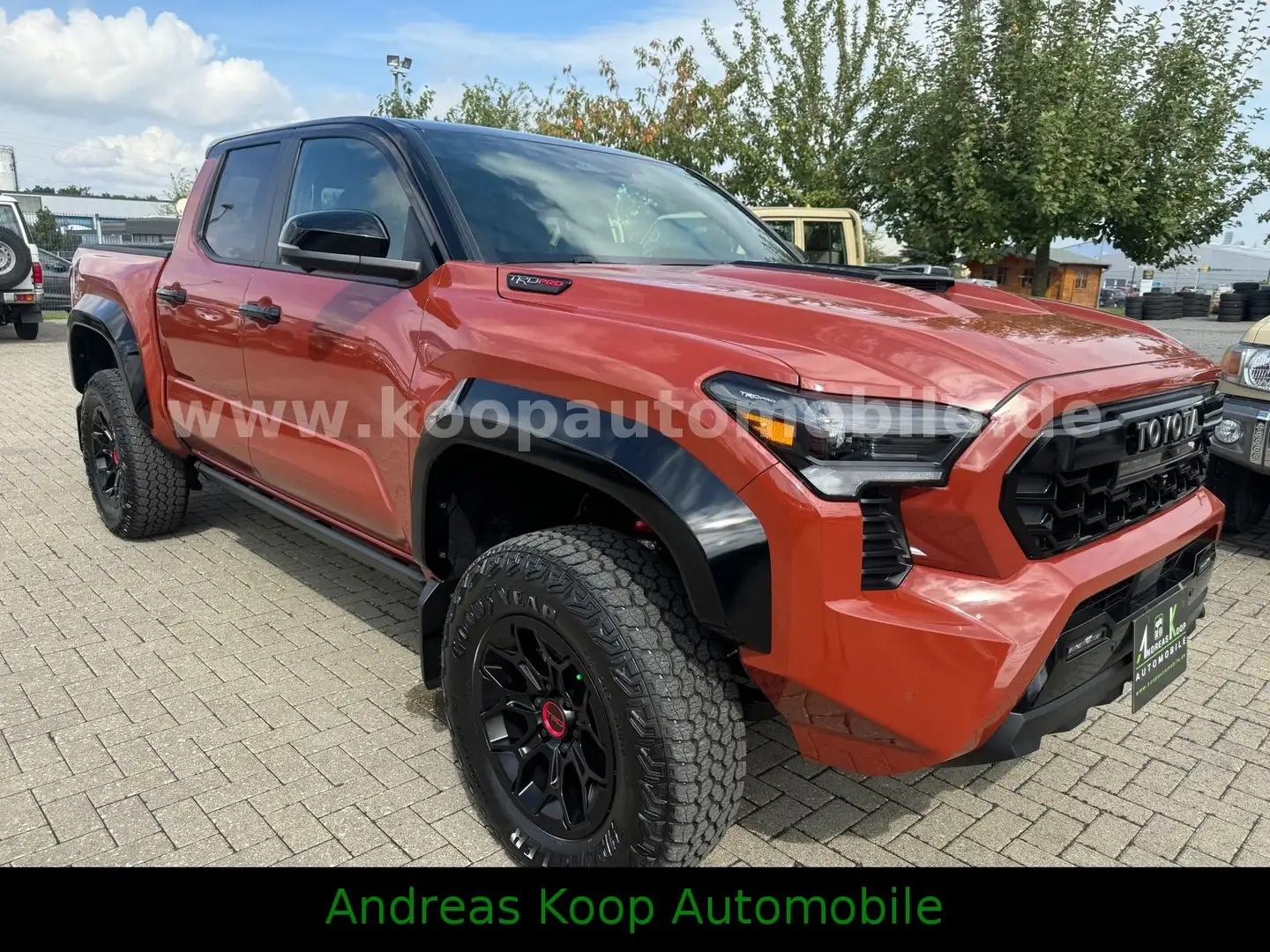 Toyota Tacoma MY24 TACOMA DC 326PS TRD PRO HYBRID STOCK Brown - 2