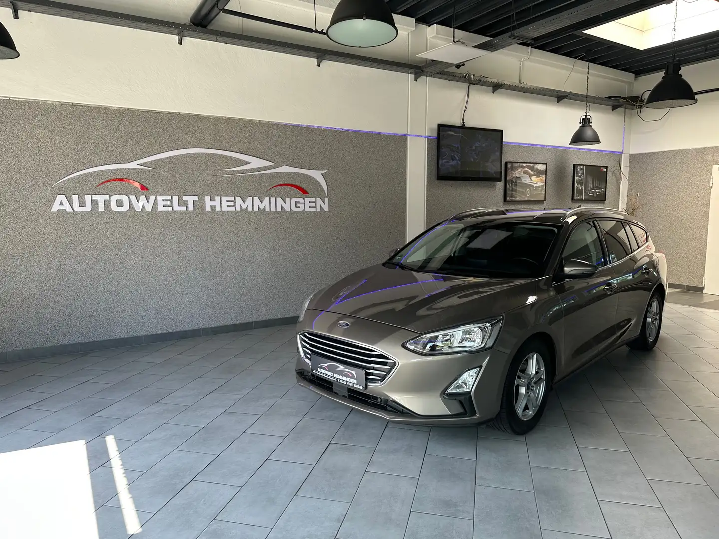 Ford Focus 1.0 Turnier Cool*12M.Garantie*Finanzierung* Gris - 1