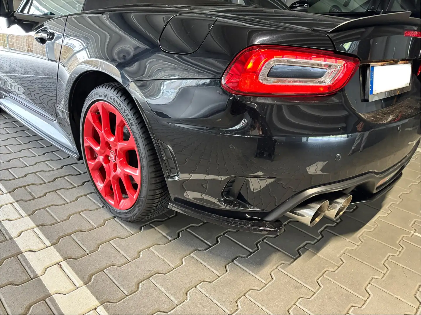 Abarth 124 Spider Turismo - und weitere Extras Schwarz - 2