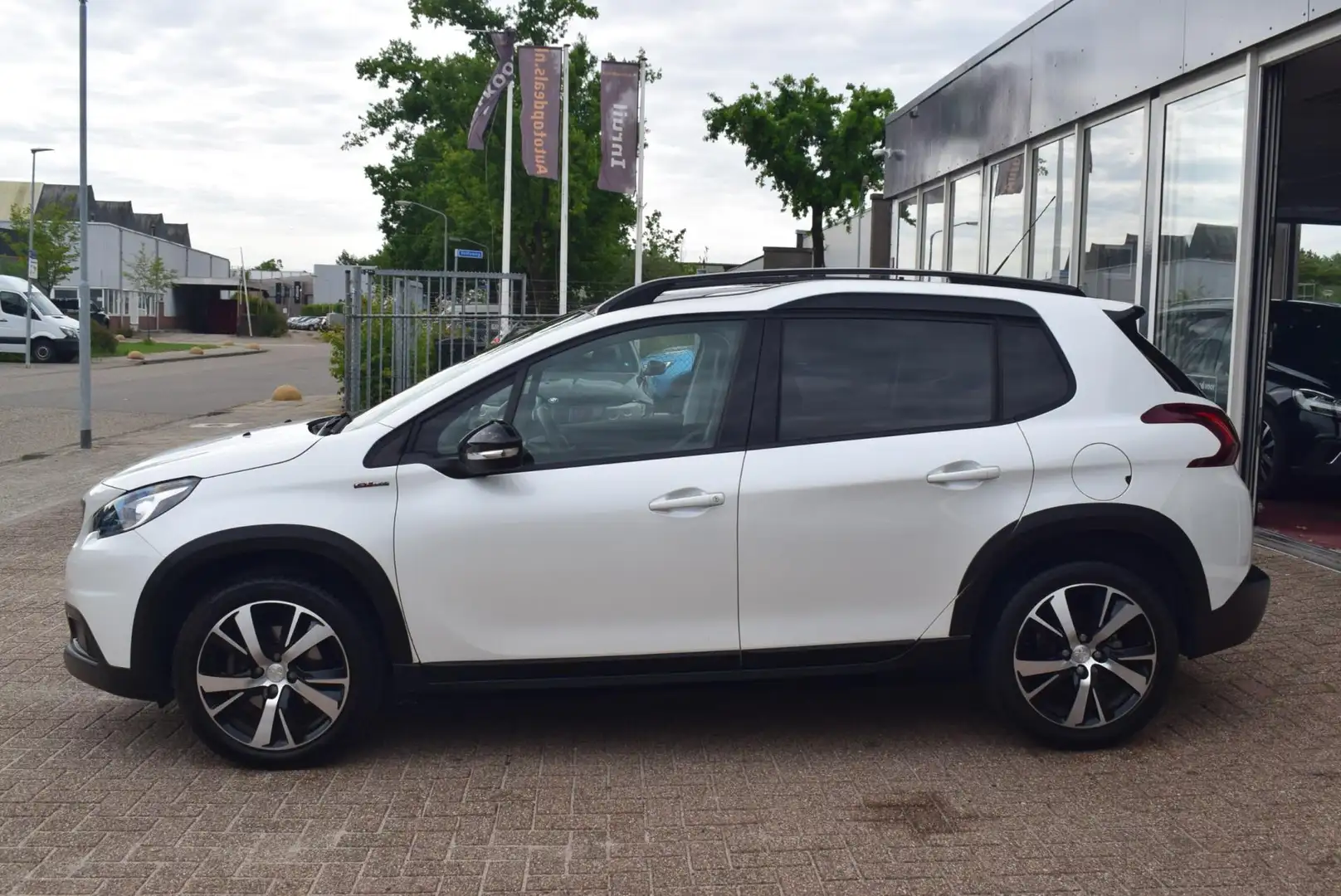 Peugeot 2008 1.2 PureTech Blue Lion GT-Line PEUG DEALER onderho Weiß - 2