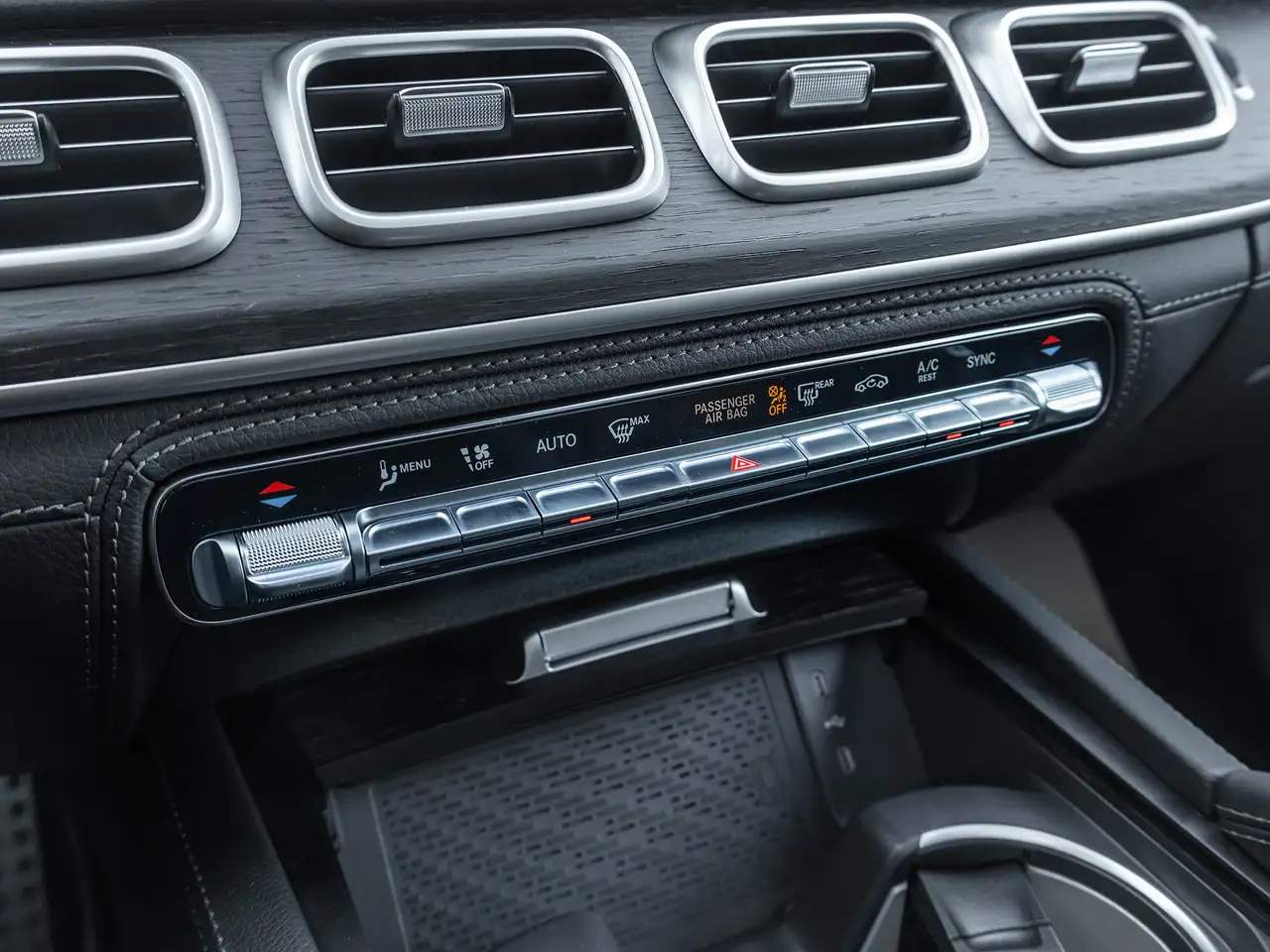 Mercedes-Benz GLE снимка Mercedes-Benz GLE
