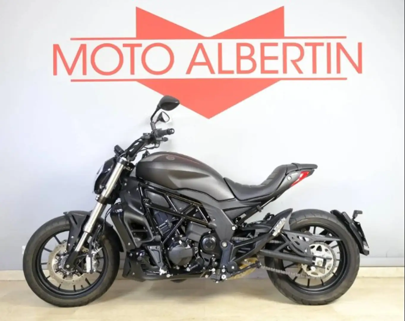 Benelli 502C abs Negru - 1