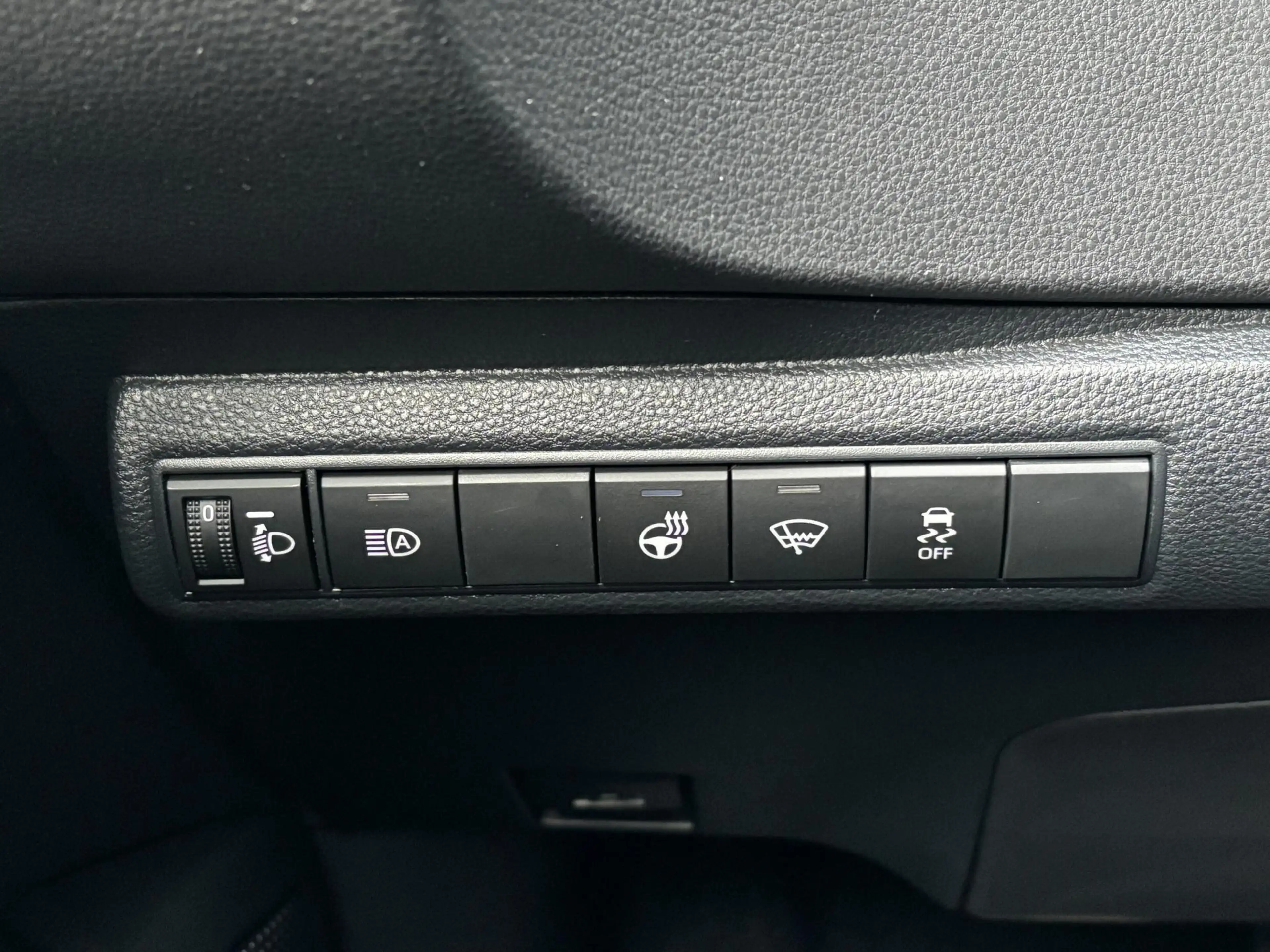 Suzuki Swace 1.8 Hybrid Select LMV/Stuurverwarming/Clima — photo 11