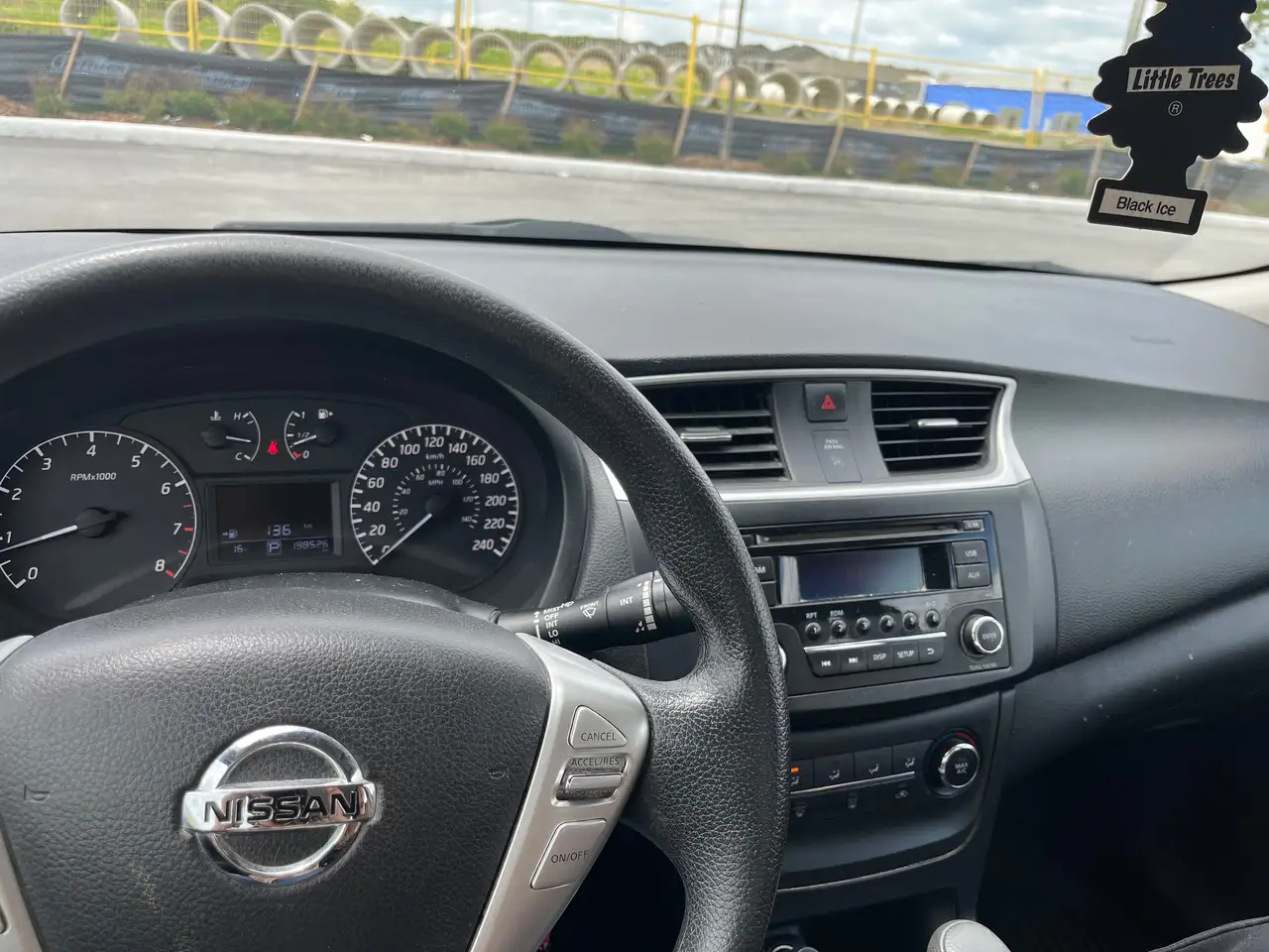 Nissan Sentra снимка Nissan Sentra