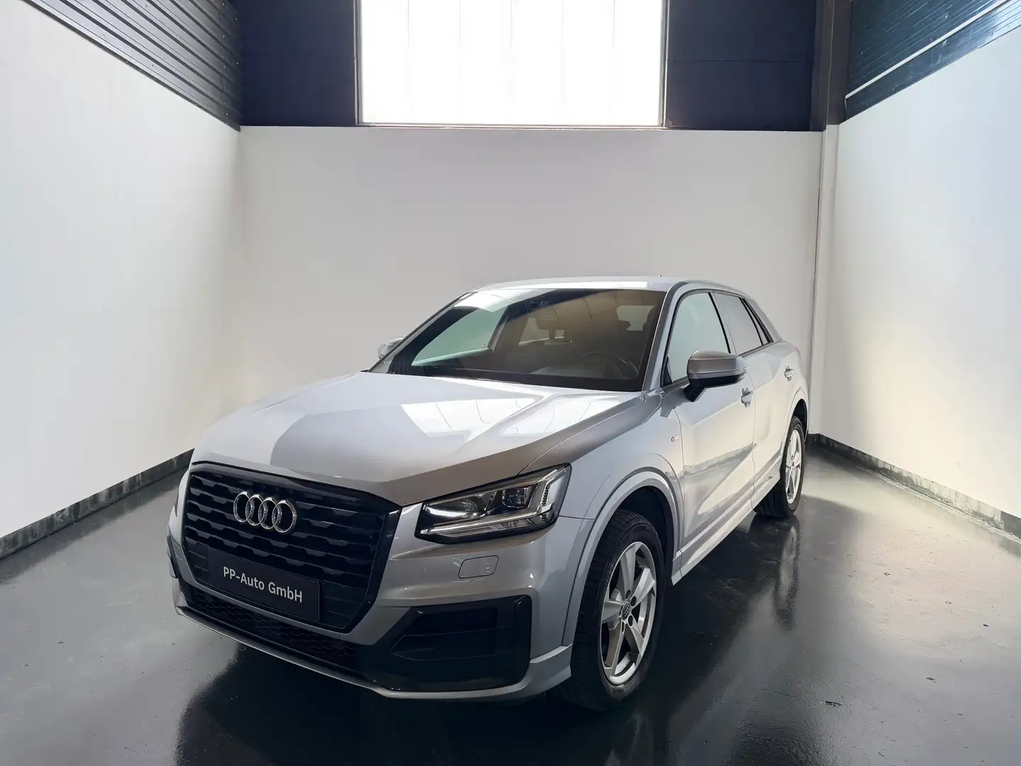 Audi Q2 30 TDI sport Grau - 2