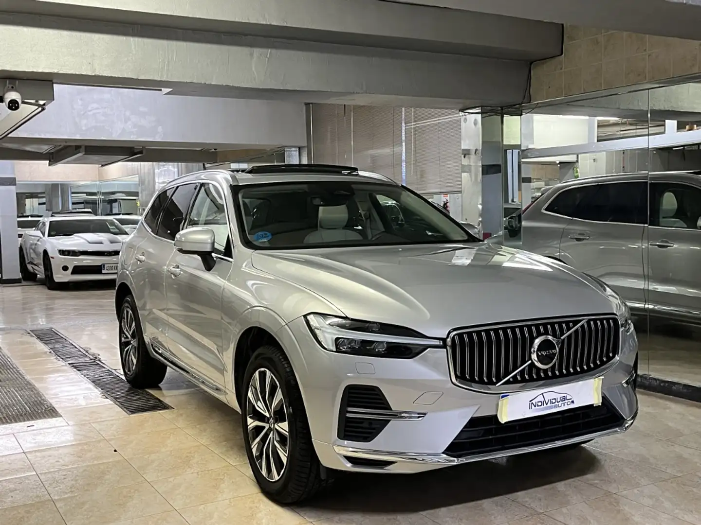 Volvo XC60 T6 Twin Recharge Inscription Grau - 1