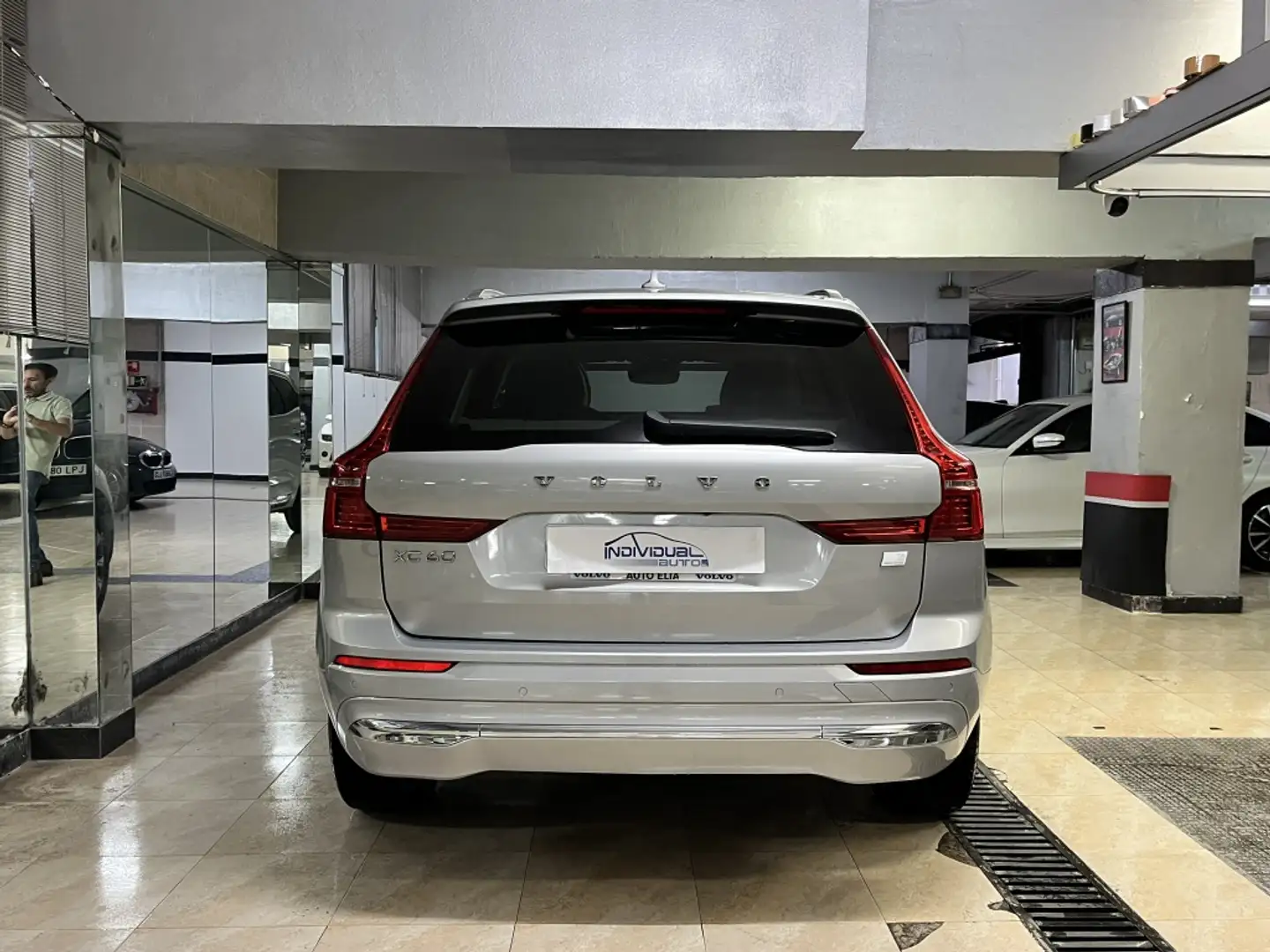 Volvo XC60 T6 Twin Recharge Inscription Grau - 2