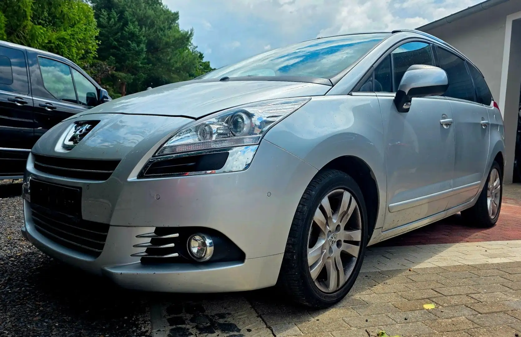 Peugeot 5008 1.6 Platinum XENON NAVI Silber - 1
