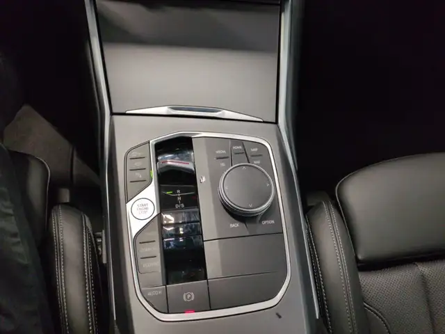 BMW 3 Series view 9