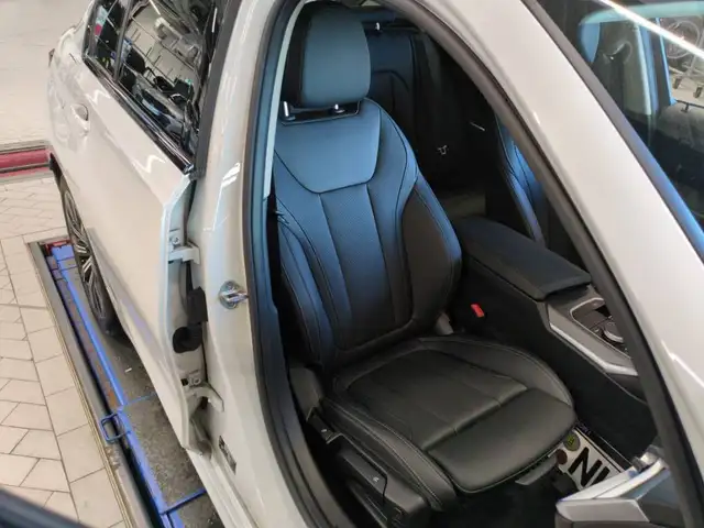 BMW 3 Series view 7