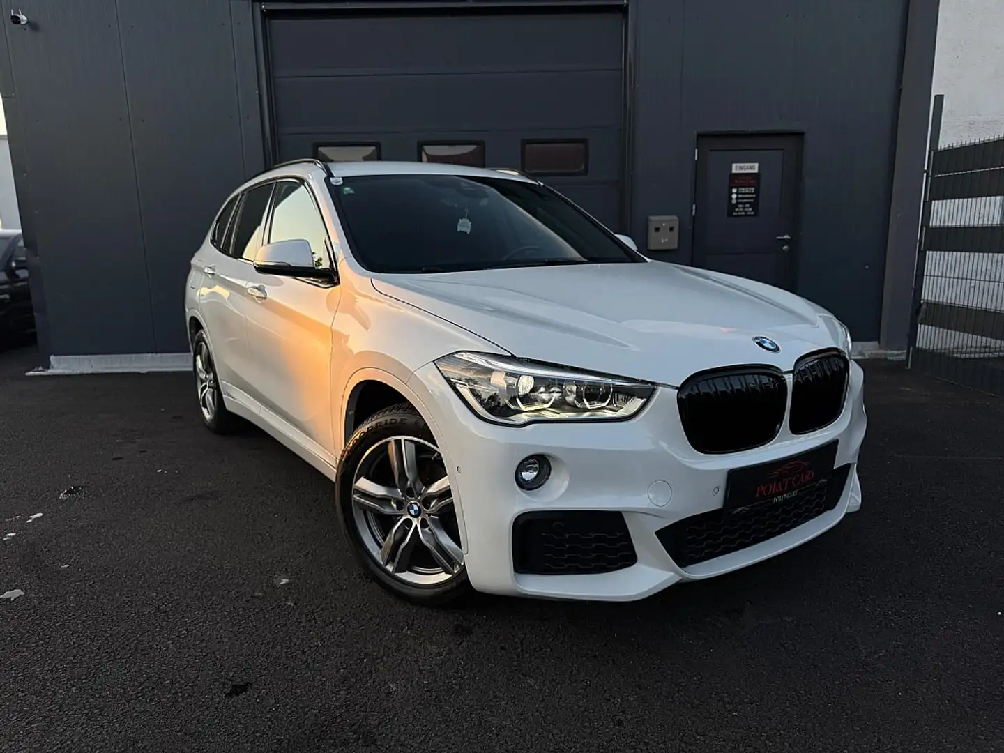 BMW X1 sDrive18d M-Paket Blanc - 2