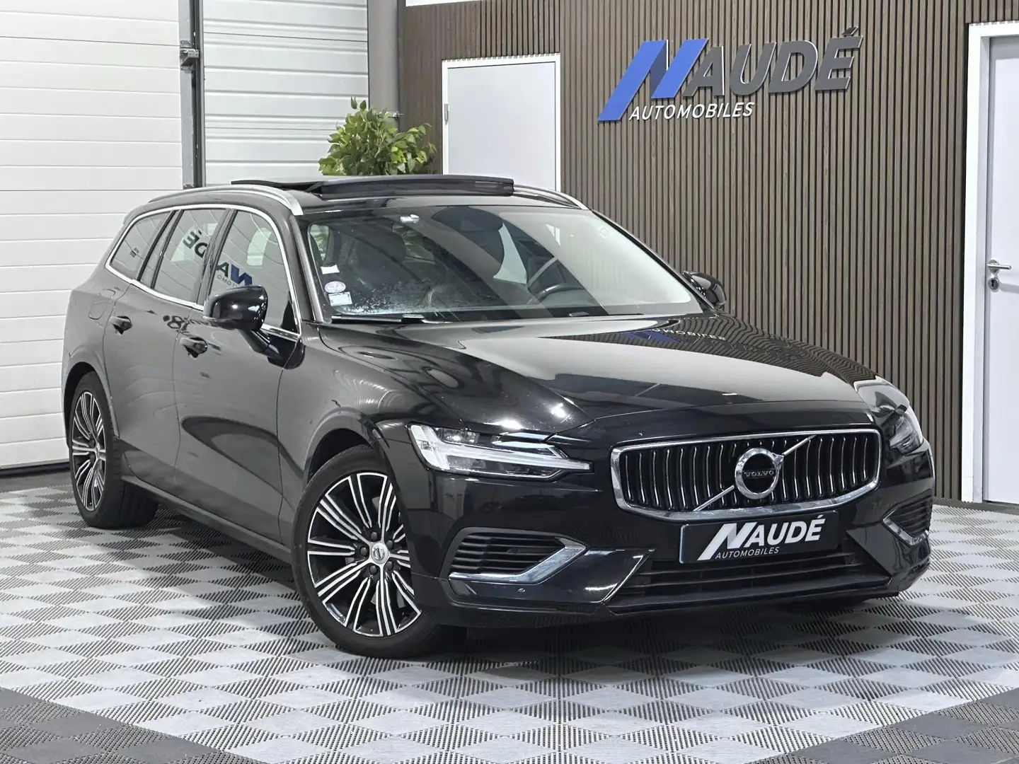 Volvo V60 T8 Twin Engine 303+87 Geartronic8 Inscription - Suivi Volvo - TVA Récupérable Noir - 1