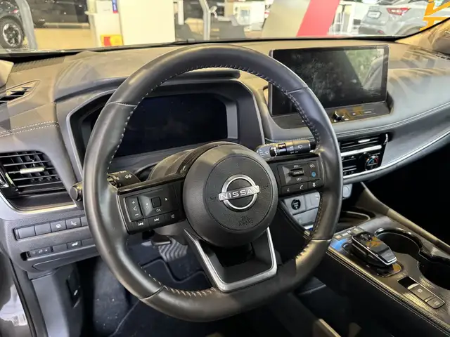 Nissan X-Trail view 4