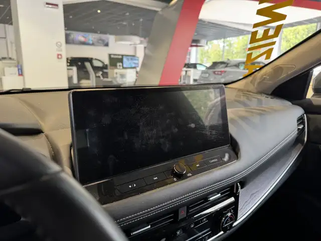 Nissan X-Trail view 5