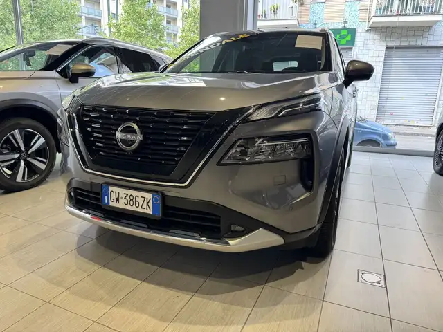Nissan X-Trail view 6
