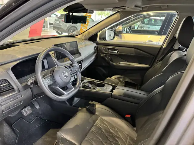 Nissan X-Trail view 3